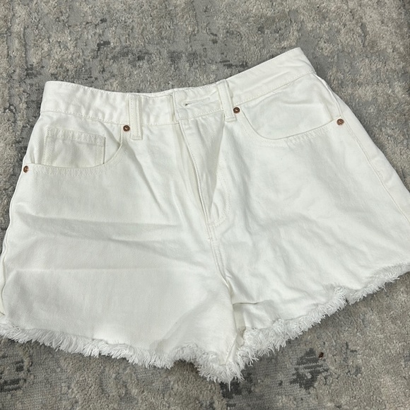 WHITE DENIM SHORTS - Picture 1 of 3
